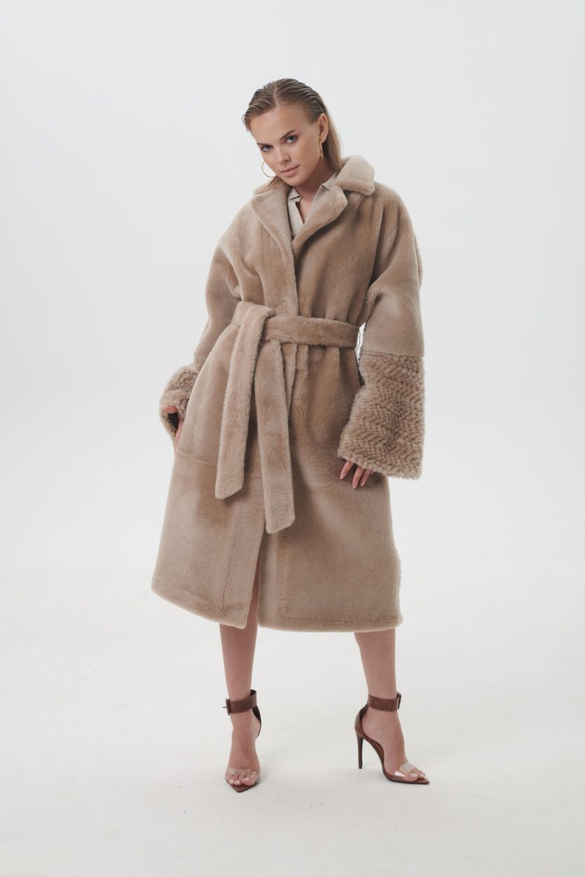 Женское пальто из натурального меха PUNTO